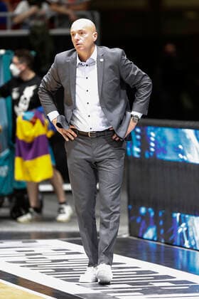 21.11.2021, easyCredit Basketball Bundesliga, BBL, Saison 2021 2022, Herren, Chemnitz Niners - MLP Academics Heidelberg Rodrigo Pastore (Headcoach), Niners Chemnitz Chemnitz Messe Chemnitz Sachsen Germany