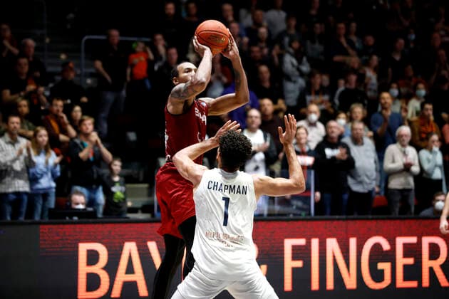 21.11.2021, easyCredit Basketball Bundesliga, BBL, Saison 2021 2022, Herren, Chemnitz Niners - MLP Academics Heidelberg Darion Atkins, Niners Chemnitz, Brekkott Chapman, MLP Academics Heidelberg Chemnitz Messe Chemnitz Sachsen Germany