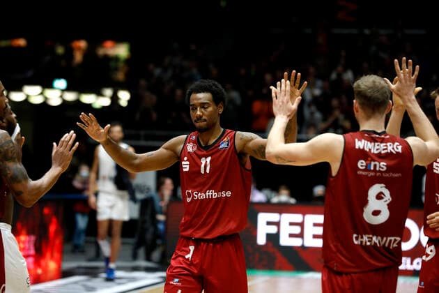 21.11.2021, easyCredit Basketball Bundesliga, BBL, Saison 2021 2022, Herren, Chemnitz Niners - MLP Academics Heidelberg Isiaha Mike, Niners Chemnitz beim Jubel Chemnitz Messe Chemnitz Sachsen Germany