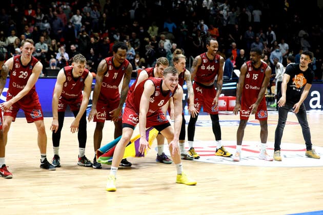 Sport Bilder des Tages 21.11.2021, easyCredit Basketball Bundesliga, BBL, Saison 2021 2022, Herren, Chemnitz Niners - MLP Academics Heidelberg Niners beim Jubel, Jan Niklas Wimberg, Niners Chemnitz Chemnitz Messe Chemnitz Sachsen Germany