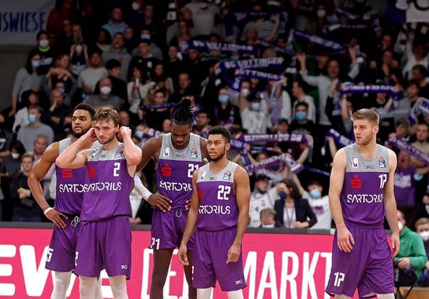 GSD zje123 easy Credit Basketball BBL Saison 2020 21 BG Göttingen - FC Bayern München Göttingens v.l. Jeff Robertson, Jake Toolson, James Dickey, Stephen Brown, Mathis Mönninghoff