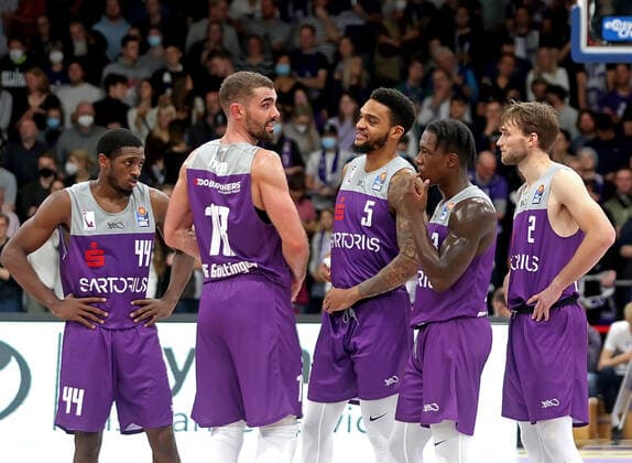 GSD zje123 easy Credit Basketball BBL Saison 2020 21 BG Göttingen - FC Bayern München Göttingens v.l. Kamar Baldwin, Haper Kamp, Jeff Robertson, Zack Bryant Jake Toolson