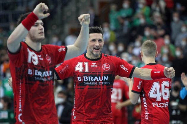 Sport Themen der Woche KW46 SC DHfK Leipzig vs. MT Melsungen, Liqui Moly HBL, 21.11.21 Handball, Liqui Moly HBL, 1. Bundesliga, Saison 2021 2022, 12. Spieltag: SC DHfK Leipzig vs. MT Melsungen am 21.11.21 in der Quarterback Immobilien Arena Leipzig. Im Bild: Alexander PETERSSON (41, MT Melsungen) jubelt, Sieg *** SC DHfK Leipzig vs MT Melsungen, Liqui Moly HBL, 21 11 21 Handball, Liqui Moly HBL, 1 Bundesliga, Season 2021 2022, 12 Matchday SC DHfK Leipzig vs MT Melsungen on 21 11 21 at Quarterback Immobilien Arena Leipzig Pictured Alexander PETERSSON 41, MT Melsungen cheers, victory. Copyright: xBEAUTIFULxSPORTS JanxKaeferx