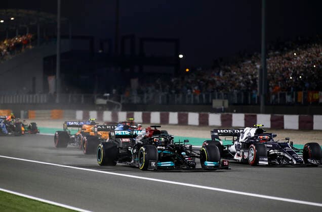 Start, 44 Lewis Hamilton (GBR, Mercedes-AMG Petronas F1 Team), 10 Pierre Gasly (FRA, Scuderia AlphaTauri Honda), 14 Fernando Alonso (ESP, Alpine F1 Team), F1 Grand Prix of Qatar at Losail International Circuit on November 21, 2021 in Doha, Qatar. (Photo by HOCH ZWEI) Doha Qatar