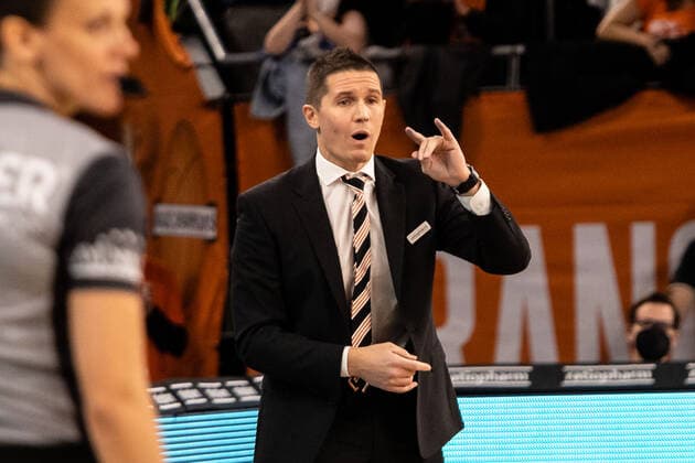 Jaka Lakovic (Ratiopharm Ulm Trainer) GER, Ratiopharm Ulm vs. Alba Berlin, easycredit 1.Bundesliga Basketball, 08.Spieltag, Saison 2021 22, 21.11.2021 Ratiopharm Ulm vs. Alba Berlin, 1.Basketball Bundesliga Neu-Ulm Copyright: xEibner-Pressefoto RogerxBuerkex EP_EER