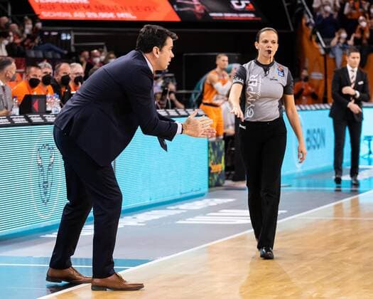 Israel Gonzalez (Alba Berlin, Chef Coach) GER, Ratiopharm Ulm vs. Alba Berlin, easycredit 1.Bundesliga Basketball, 08.Spieltag, Saison 2021 22, 21.11.2021 Ratiopharm Ulm vs. Alba Berlin, 1.Basketball Bundesliga Neu-Ulm Copyright: xEibner-Pressefoto RogerxBuerkex EP_EER