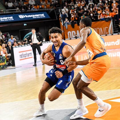 GER, BBL, ratiopharm ulm vs ALBA Berlin 21.11.2021, ratiopharm arena, Neu-Ulm, GER, BBL, ratiopharm ulm vs ALBA Berlin, im Bild Maodo Lo (Berlin, 0), Semaj Christon (Ulm, 0)