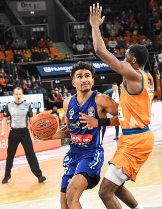 GER, BBL, ratiopharm ulm vs ALBA Berlin 21.11.2021, ratiopharm arena, Neu-Ulm, GER, BBL, ratiopharm ulm vs ALBA Berlin, im Bild Maodo Lo (Berlin, 0), Semaj Christon (Ulm, 0)