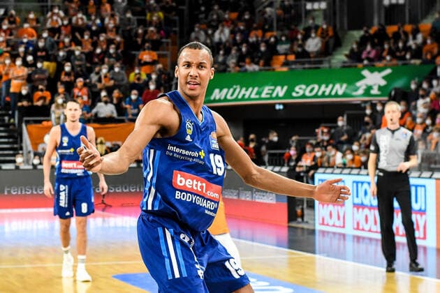 GER, BBL, ratiopharm ulm vs ALBA Berlin 21.11.2021, ratiopharm arena, Neu-Ulm, GER, BBL, ratiopharm ulm vs ALBA Berlin, im Bild Louis Olinde (Berlin, 19)
