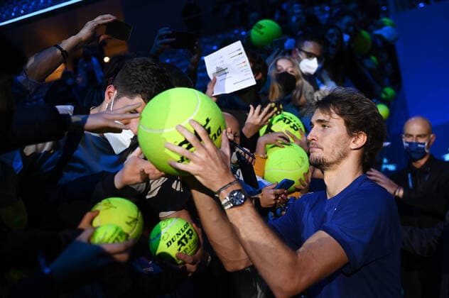 Italy Tennis ATP, Tennis Herren Finals 6701509 21.11.2021 Germany s Alexander Zverev, who won the singles final tennis match of the ATP Finals against Russia s Daniil Medvedev, leaves autographs after the award ceremony at the Pala Alpitour venue in Turin, Italy. Alexey Filippov Sputnik Turin Italy  Copyright: xAlexeyxFilippovx