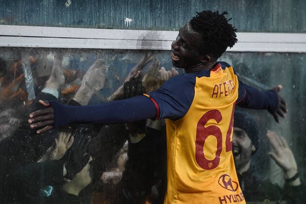 Bilder des Jahres 2021, Sport 11 November Sport Themen der Woche KW46 Sport Bilder des Tages Genova 21 11 2021 - campionato di calcio serie A Genoa-Roma foto Image nella foto: esultanza gol Felix Afena-Gyan 