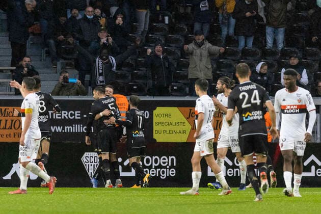 FOOTBALL : ANGERS SCO - FC LORIENT (Ligue 1 UberEats - J14) 21 11 2021 a Angers. Angers Thomas MANGANI penalty et but FOOTBALL : Angers SCO vs FC Lorient - Ligue1 uber eats - 21 11 2021 JeremiasGonzalez Panoramic 