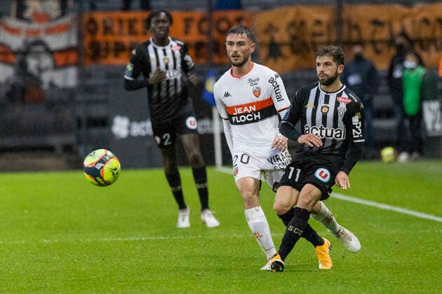 FOOTBALL : ANGERS SCO - FC LORIENT (Ligue 1 UberEats - J14) 21 11 2021 a Angers. Lorient Samuel LORIC FOOTBALL : Angers SCO vs FC Lorient - Ligue1 uber eats - 21 11 2021 JeremiasGonzalez Panoramic 