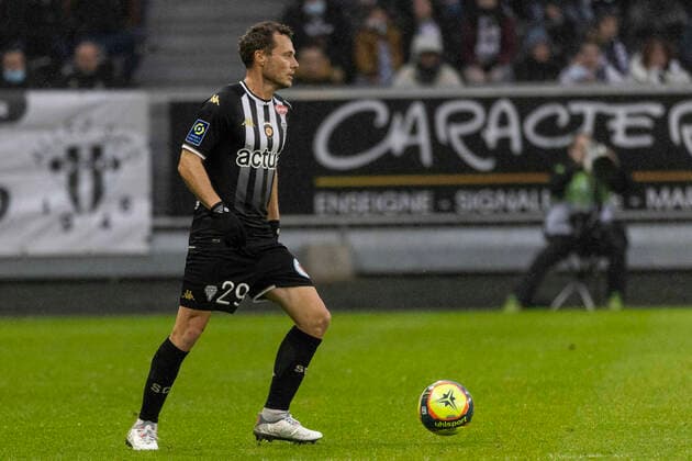 FOOTBALL : ANGERS SCO - FC LORIENT (Ligue 1 UberEats - J14) 21 11 2021 a Angers. Vincent MANCEAU angers en action FOOTBALL : Angers SCO vs FC Lorient - Ligue1 uber eats - 21 11 2021 JeremiasGonzalez Panoramic 