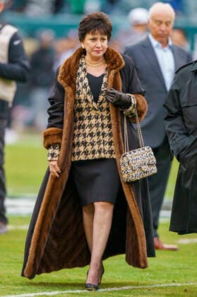 Sport Themen der Woche KW46 Sport Bilder des Tages November 21, 2021: New Orleans Saints owner Gayle Benson looks on prior to the NFL, American Football Herren, USA game between the New Orleans Saints and the Philadelphia Eagles at Lincoln Financial Field in Philadelphia, Pennsylvania. Christopher Szagola CSM Philadelphia USA - ZUMAcs7_ 20211121_zaf_cs7_064 Copyright: xChrisxSzagolax