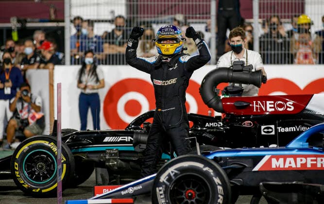 ALONSO Fernando (spa), Alpine F1 A521, portrait during the Formula 1 Ooredoo Qatar Grand Prix 2021, 20th round of the 2021 FIA Formula One World Championship, WM, Weltmeisterschaft from November 19 to 21, 2021 on the Losail International Circuit, in Lusail, Qatar - F1 - QATAR GRAND PRIX 2021 - RACE DPPI Panoramic  F12021GP20QAT_JK236467