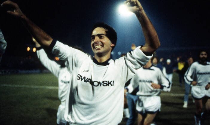 10.12.86 FC Swarovski Tirol - Spartak Moskau Österreich, Innsbruck, 10.12.1986, Fussball, UEFA Cup, Saison 1986 1987, FC Swarowski Tirol - Spartak Moskau (2:0): Hansi Müller (FC Swarovski Tirol). *** 10 12 86 FC Swarovski Tirol Spartak Moscow Austria, Innsbruck, 10 12 1986, Football, UEFA Cup, 1986 1987 season, FC Swarowski Tirol Spartak Moscow 2 0 Hansi Müller FC Swarovski Tirol