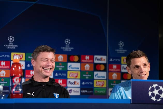211122 Jon Dahl Tomasson, head coach and Sören Rieks during a press conference, PK, Pressekonferenz with Malmö FF on November 22, 2021 in Malmö. Photo: Petter Arvidson BILDBYRAN kod PA PA0338 fotboll football soccer fotball champions league träning presskonferens training practice press conference malmö ff bbeng Copyright: PETTERxARVIDSON BB211122PA009