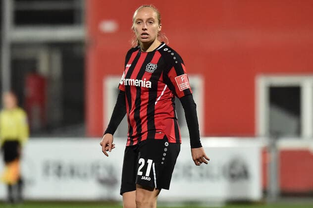 Fußball Frauen Saison 2021 2022 FLYERALARM-Bundesliga 9. Spieltag: Bayer 04 Leverkusen - Eintracht Frankfurt am 21.11.2021 im Ulrich-Haberland-Stadion in Leverkusen Irina Pando ( Bayer 04 Leverkusen ) DFB regulations prohibit any use of photographs as image sequences and or quasi-video. Nordrhein-Westfalen Deutschland