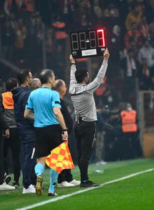 Fußball, Galatasaray Istanbul - Fenerbahce Istanbul Extra time during the Turkish super league big derby match between Galatasaray and Fenerbahce at NEF stadium in Istanbul , Turkey on November 21, 2021. 