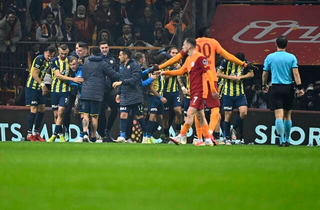 Fußball, Galatasaray Istanbul - Fenerbahce Istanbul Fenerbahce players celebrates for Miguel Crespo s goal during the Turkish super league big derby match between Galatasaray and Fenerbahce at NEF stadium in Istanbul , Turkey on November 21, 2021. 