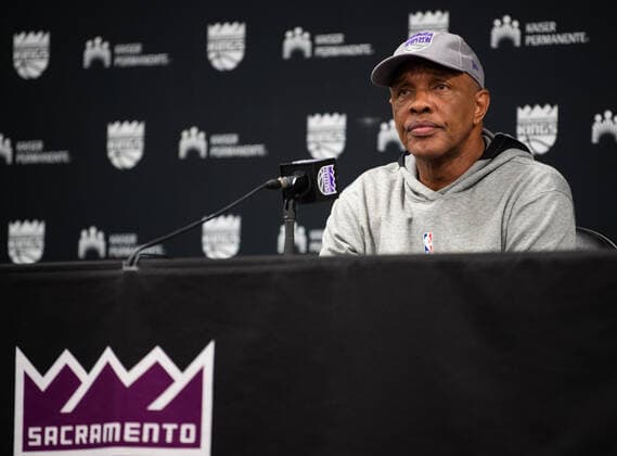 November 22, 2021, Sacramento, CA, USA: Sacramento Kings interim head coach Alvin Gentry speaks to the media during a press conference, PK, Pressekonferenz at the Golden 1 Center on Monday, November 22, 2021, in Sacramento. Sacramento USA - ZUMAj89_ 0142636126st Copyright: xPaulxKitagakixJr.x