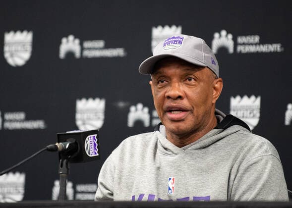 November 22, 2021, Sacramento, CA, USA: Sacramento Kings interim head coach Alvin Gentry speaks to the media during a press conference, PK, Pressekonferenz at the Golden 1 Center on Monday, November 22, 2021, in Sacramento. Sacramento USA - ZUMAj89_ 0142636127st Copyright: xPaulxKitagakixJr.x