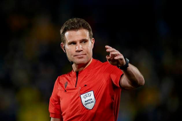 Villarreal CF v Manchester United, ManU Group F - UEFA Champions League The referee Felix Brych during the UEFA Champions League group F match between Villarreal CF and Manchester United at Estadio de la Ceramica on November 23, 2021 in Villarreal, Spain. Villarreal Castellon Spain  Copyright: xJosexBretonx breton-villarre211123_npfa3