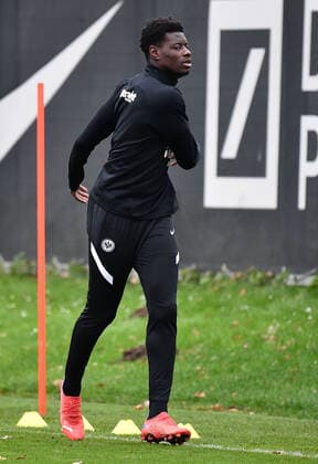 24.11.2021, xjhx, Fussball UEFA Europa League, Eintracht Frankfurt - Training und Pressekonferenz emspor, v.l. Ragnar Ache (Eintracht Frankfurt) (DFL DFB REGULATIONS PROHIBIT ANY USE OF PHOTOGRAPHS as IMAGE SEQUENCES and or QUASI-VIDEO) Frankfurt am Main