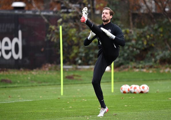 24.11.2021, xjhx, Fussball UEFA Europa League, Eintracht Frankfurt - Training und Pressekonferenz emspor, v.l. Kevin Trapp (Eintracht Frankfurt) (DFL DFB REGULATIONS PROHIBIT ANY USE OF PHOTOGRAPHS as IMAGE SEQUENCES and or QUASI-VIDEO) Frankfurt am Main