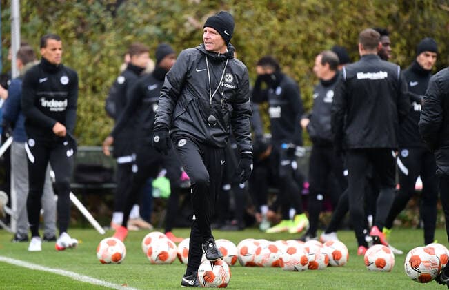 24.11.2021, xjhx, Fussball UEFA Europa League, Eintracht Frankfurt - Training und Pressekonferenz emspor, v.l. Trainer Oliver Glasner (Eintracht Frankfurt) zautz (DFL DFB REGULATIONS PROHIBIT ANY USE OF PHOTOGRAPHS as IMAGE SEQUENCES and or QUASI-VIDEO) Frankfurt am Main