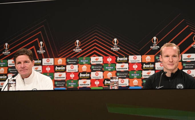 24.11.2021, xjhx, Fussball UEFA Europa League, Eintracht Frankfurt - Training und Pressekonferenz emspor, v.l. Trainer Oliver Glasner (Eintracht Frankfurt) zautz, Sebastian Rode (Eintracht Frankfurt) (DFL DFB REGULATIONS PROHIBIT ANY USE OF PHOTOGRAPHS as IMAGE SEQUENCES and or QUASI-VIDEO) Frankfurt am Main