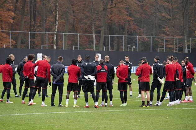 EINDHOVEN - PSV coach Roger Schmidt during training in the run-up to the UEFA Europa League group match against Sturm Graz. ANP OLAF KRAAK UEFA Europa League 2021 2022 xVIxANPxSportx xxANPxIVx