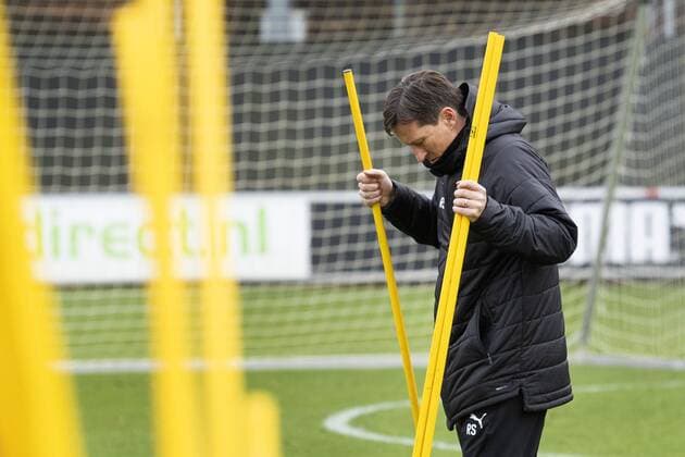 EINDHOVEN - PSV coach Roger Schmidt during training in the run-up to the UEFA Europa League group match against Sturm Graz. ANP OLAF KRAAK UEFA Europa League 2021 2022 xVIxANPxSportx xxANPxIVx