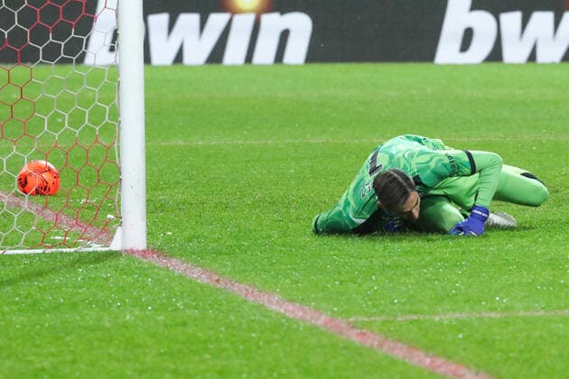 MOSCOW, RUSSIA - NOVEMBER 24, 2021: Napoli s goalkeeper Alex Meret concedes a goal in the 2021 22 UEFA Europa League Group C Round 5 match between Spartak Moscow and SSC Napoli at Otkrytie Bank Arena. Sergei Fadeichev TASS  TS1192F4