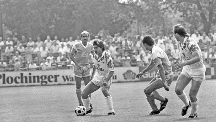 05.08.89 Stuttgarter Kickers - SG Wattenscheid 09 Deutschland, Stuttgart, 05.08.1989, Fussball, 2. Bundesliga, Stuttgarter Kickers- Wuppertaler SV (2:3): Alois Schwartz (Stuttgarter Kickers). *** 05 08 89 Stuttgarter Kickers SG Wattenscheid 09 Germany, Stuttgart, 05 08 1989, Football, 2 Bundesliga, Stuttgarter Kickers Wuppertaler SV 2 3 Alois Schwartz Stuttgarter Kickers