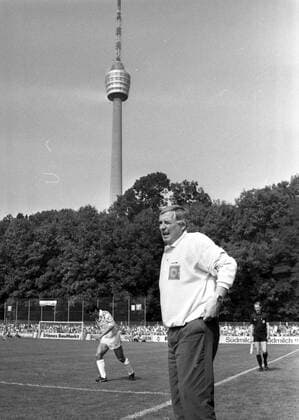 05.08.89 Stuttgarter Kickers - SG Wattenscheid 09 Deutschland, Stuttgart, 05.08.1989, Fussball, 2. Bundesliga, Stuttgarter Kickers- Wuppertaler SV (2:3): Manfred Krafft (Trainer Stuttgarter Kickers). *** 05 08 89 Stuttgarter Kickers SG Wattenscheid 09 Germany, Stuttgart, 05 08 1989, Football, 2 Bundesliga, Stuttgarter Kickers Wuppertaler SV 2 3 Manfred Krafft Coach Stuttgarter Kickers