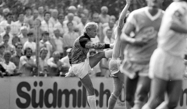 05.08.89 Stuttgarter Kickers - SG Wattenscheid 09 Deutschland, Stuttgart, 05.08.1989, Fussball, 2. Bundesliga, Stuttgarter Kickers- Wuppertaler SV (2:3): Kari Laukkanen (Stuttgarter Kickers). *** 05 08 89 Stuttgarter Kickers SG Wattenscheid 09 Germany, Stuttgart, 05 08 1989, Football, 2 Bundesliga, Stuttgarter Kickers Wuppertaler SV 2 3 Kari Laukkanen Stuttgarter Kickers