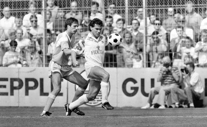 05.08.89 Stuttgarter Kickers - SG Wattenscheid 09 Deutschland, Stuttgart, 05.08.1989, Fussball, 2. Bundesliga, Stuttgarter Kickers- Wuppertaler SV (2:3): v.l. Uwe Neuhaus (SG Wattenscheid 09), Ralf Vollmer (Stuttgarter Kickers). *** 05 08 89 Stuttgarter Kickers SG Wattenscheid 09 Germany, Stuttgart, 05 08 1989, Football, 2 Bundesliga, Stuttgarter Kickers Wuppertaler SV 2 3 v l Uwe Neuhaus SG Wattenscheid 09 , Ralf Vollmer Stuttgarter Kickers