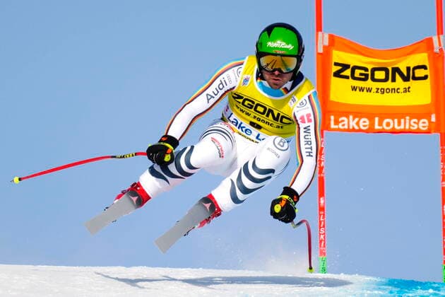 Bilder des Jahres 2021, Sport 11 November Sport Themen der Woche KW47 Sport Bilder des Tages November 24, 2021, LAKE LOUISE, AB, Canada: Andreas Sander of Germany flies down the course during the second Men s World Cup downhill training run in Lake Louise, Alta., on Wednesday, November 24, 2021. Canada News - November 24, 2021  - ZUMAc35_ 20211124_zaf_c35_081 Copyright: xFrankxGunnx