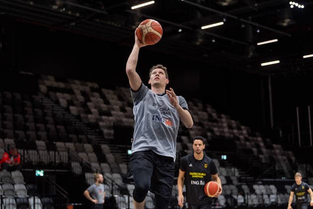 Basketball Nürnberg 25.11.2021 Saison 2021 2022 FIBA World Cup Qualifiers Deutschland (GER) - Estland (EST) Training shootaround Patrick Heckmann (Deutschland, No.27)