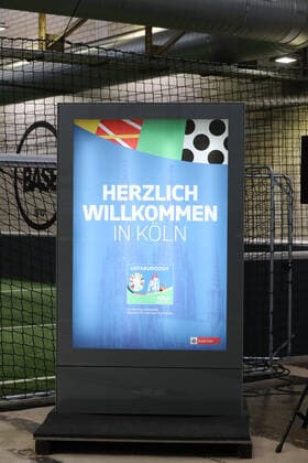 1. FC Köln Gastgeberstadt Köln empfängt Delegation von DFB und UEFA. Beim Kick-Off-Event tritt Team Köln gegen Team Euro 2024 zum Show-Match an, Werbetafel mit Euro-Plakat, 25.11.2021, Bild: