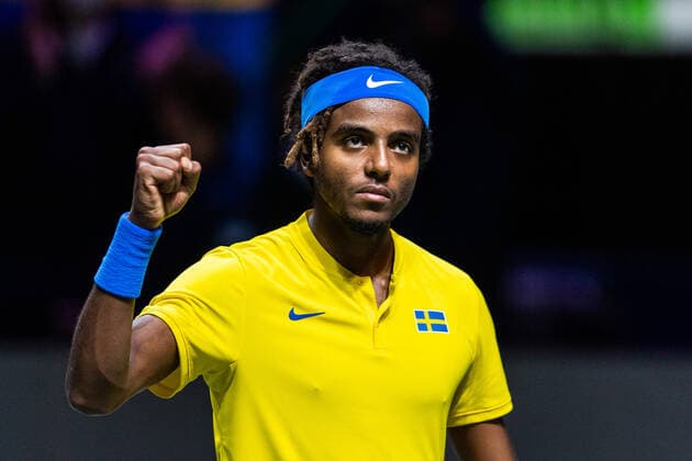 211125 Elias Ymer of Sweden celebrates after the Davis Cup Finals group stage tennis match between Canada and Sweden on November 25, 2021 in Madrid. Photo: Mathias Bergeld BILDBYRAN kod MB MB0271 tennis davis cup davis cup finals davis cup finals 2021 canada sweden bbeng sverige kanada jubel Copyright: MATHIASxBERGELD BB211125MB015