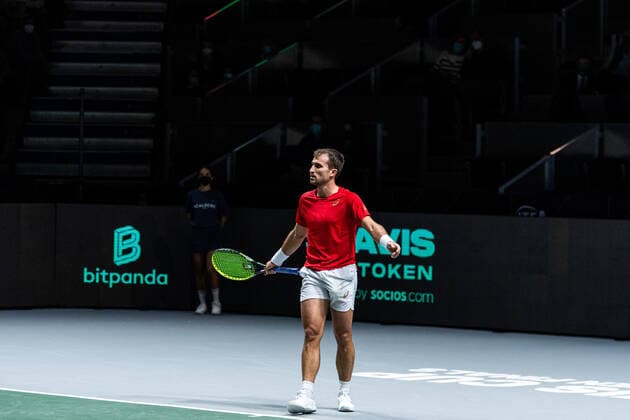 211125 Steven Diez of Canada looks dejected during the Davis Cup Finals group stage tennis match between Canada and Sweden on November 25, 2021 in Madrid. Photo: Mathias Bergeld BILDBYRAN kod MB MB0271 tennis davis cup davis cup finals davis cup finals 2021 canada sweden bbeng sverige kanada depp Copyright: MATHIASxBERGELD BB211125MB027