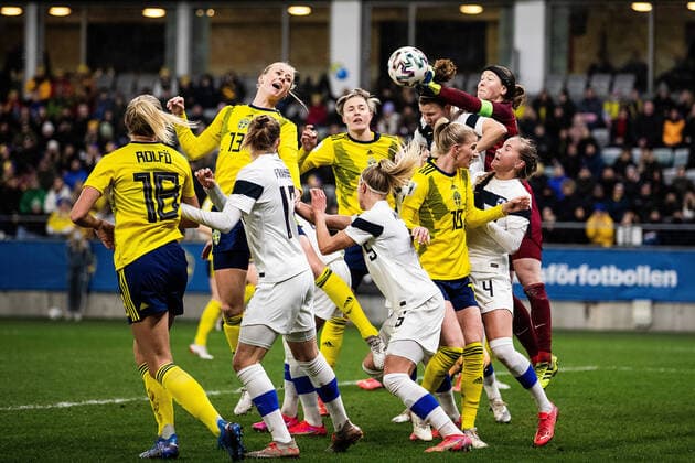 Sport Themen der Woche KW47 Sport Bilder des Tages 211125 goalkeeper Tinja-Riikka Korpela of Finland during the FIFA Women s World Cup Qualifier football match between Sweden and Finland on November 25, 2021 in Göteborg. Photo: Michael Erichsen BILDBYRAN COP 89 CS0237 fotboll football soccer fotball vm-kval kval fifa women s world cup qualifier qualifier sverige sweden finland dam bbeng *** 211125 goalkeeper Tinja Riikka Korpela of Finland during the FIFA Women s World Cup Qualifier football match between Sweden and Finland on November 25, 2021 in Göteborg Photo Michael Erichsen BILDBYRAN COP 89 CS0237 fotboll football soccer fotball vm kval kval fifa women s world cup qualifier qualifier sverige sweden finland dam bbeng,  Copyright: MICHAELxERICHSEN BB211125MI021