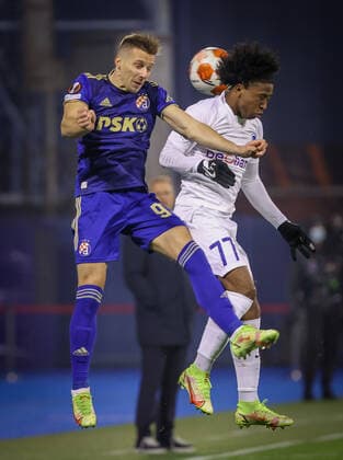 Dinamo s Komnen Andric and Genk s Angelo Preciado fight for the ball during a soccer game between Croatian Dynamo Zagreb and Belgian KRC Genk, Thursday 25 November 2021 in Zagreb, Croatia, on the fifth day (out of six) in Group H of the UEFA Europa League group stage. VIRGINIExLEFOUR  x3143352x