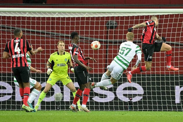 Sport Themen der Woche KW47 Sport Bilder des Tages Leverkusen, Bayarena, 25.11.21, GER, Herren, UEFA Europa League, Saison 2021-2022, Bayer 04 Leverkusen - Celtic Glasgow Bild: Robert Andrich (Leverkusen) macht das Tor zum 1:0 Nur fuer journalistische Zwecke! Only for editorial use! Nordrhein-Westfalen Deutschland *** Leverkusen, Bayarena, 25 11 21, GER, Men, UEFA Europa League, 2021 2022 season, Bayer 04 Leverkusen Celtic Glasgow Image Robert Andrich Leverkusen makes it 1 0 Only for journalistic use Only for editorial use North Rhine Westphalia Germany.