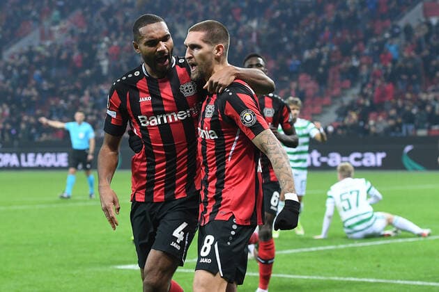 Fußball Europa League Gruppenphase 5. Spieltag Bayer 04 Leverkusen - Celtic Glasgow am 25.11.2021 in der BayArena in Leverkusen Torjubel zum 1:0 durch Robert Andrich ( Leverkusen )