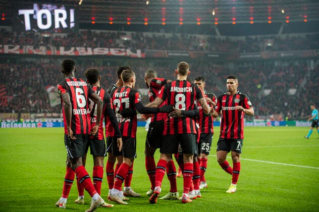 Fußball: UEFA Europa League, 5. Spieltag, Bayer 04 Leverkusen - Celtic Glasgow am 25.11.2021 in Leverkusen (Nordrhein-Westfalen). Tor zum 1:0, Torjubel, Jubel, Freude von Leverkusen s Robert Andrich Leverkusen s Jonathan Tah Leverkusen s Amine Adli UEFA REGULATIONS PROHIBIT ANY USE OF PHOTOGRAPHS AS IMAGE SEQUENCES AND OR QUASI-VIDEO. Copyright: xChristopherxNeundorfx
