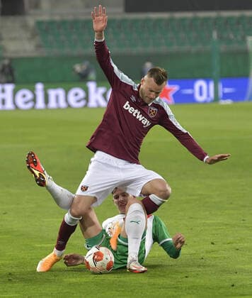 Mandatory Credit: Photo by Arfa Griffiths West Ham United Shutterstock (12617767n) Andriy Yarmolenko of West Ham United in action Rapid Vienna v West Ham United, UEFA Europa League, Group H, Football, Weststadion, Vienna, Austria - 25 Nov 2021 Rapid Vienna v West Ham United, UEFA Europa League, Group H, Football, Weststadion, Vienna, Austria - 25 Nov 2021 Copyright: xArfaxGriffiths WestxHamxUnited Shutterstockx 12617767n